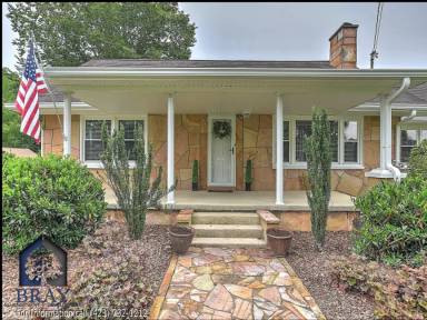 Main picture of 2833 W Walnut St