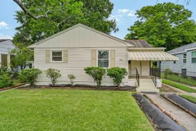 Main picture of 555 Honore Dr