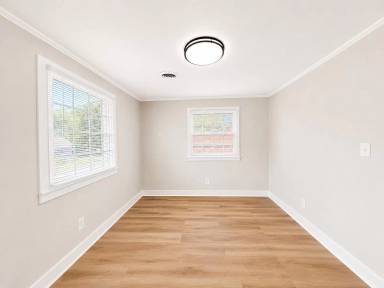 Main picture of 1107 College St
