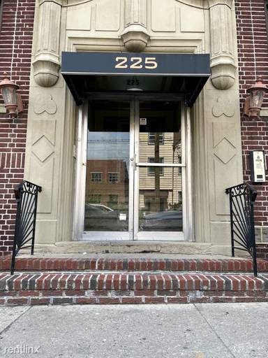 Main picture of 225 Academy St