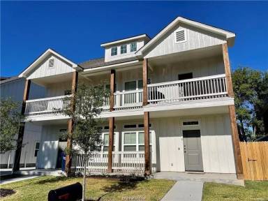 Main picture of 303 Poplar St