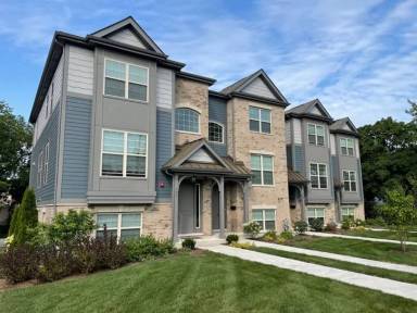 Main picture of 660 Elm St