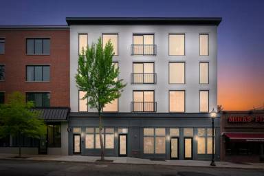 Main picture of 6155 Ridge Ave