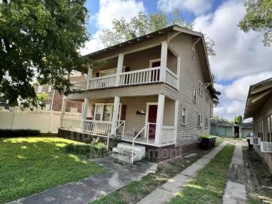 Main picture of 827 E Main St