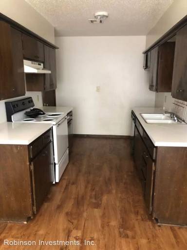 Main picture of 900-902 SW 97th St