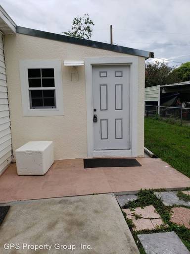 Main picture of 2815 Newcombe Ln