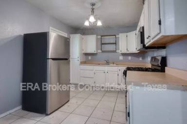 Main picture of 5815 Pyle St