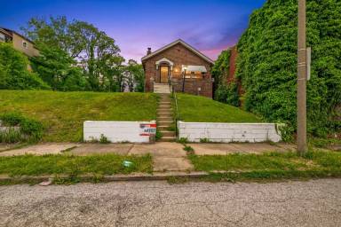 Main picture of 1965 Arlington Ave
