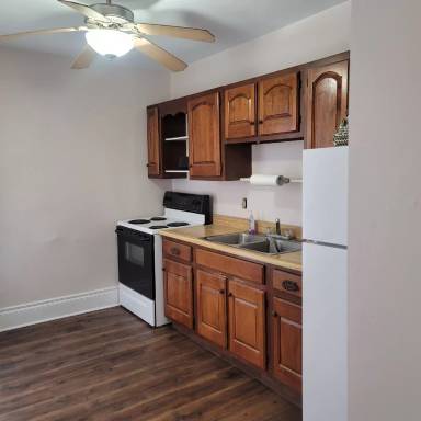 Main picture of 1050 N B St