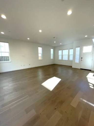 Main picture of 8360 Marine Way
