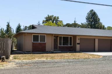 Main picture of 612 NW Yamhill St