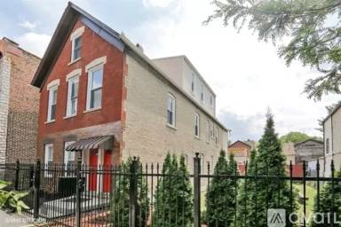 Main picture of 2217 W Armitage Ave