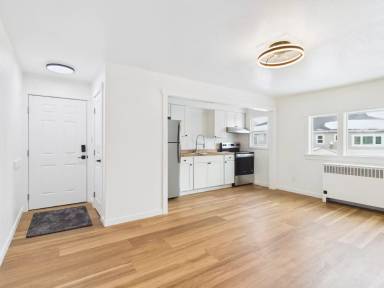 Main picture of 926 Gilmore St