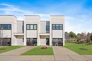 Main picture of 37 N Laird Dr