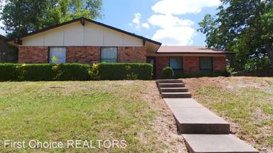Main picture of 1749 Crystal Way