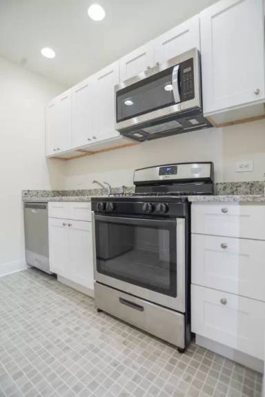 Main picture of 4258 N Clark St