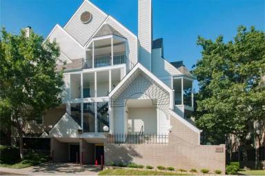 Main picture of 3033 San Jacinto St