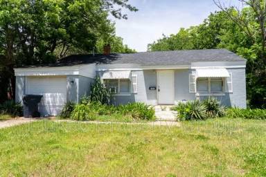 Main picture of 1321 NE 39th St