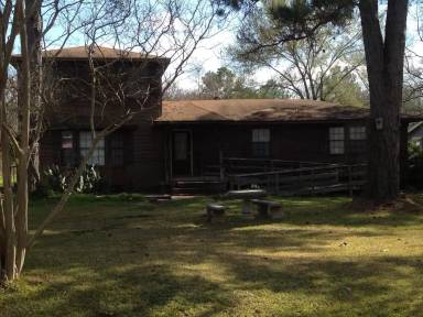 Main picture of 3233 Seminole Dr