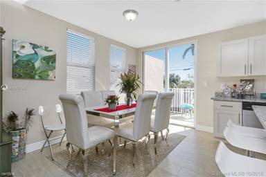 Main picture of 1632 NE 110th St