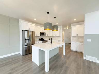 Main picture of 1467 W Holland Dr