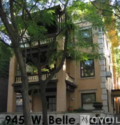 Main picture of 945 W Belle Plaine Ave