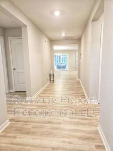 Main picture of 330 John Stark Dr