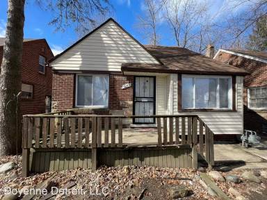 Main picture of 16143 W Parkway St