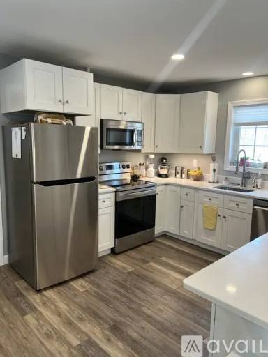 Main picture of 242 Main St