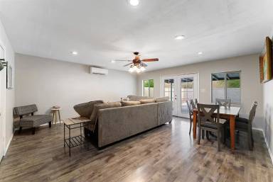 Main picture of 2080 E Greenway Dr
