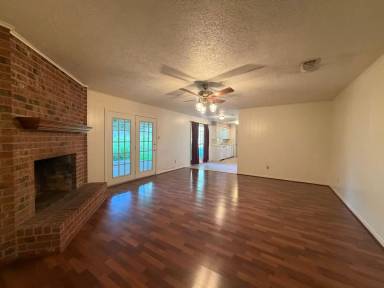 Main picture of 3404 Live Oak Dr
