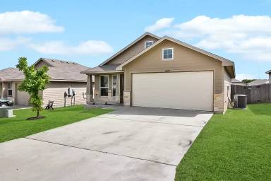 Main picture of 2417 Stoneham