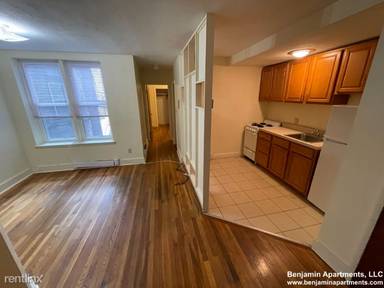 Main picture of 32 Westland Ave