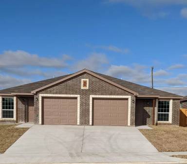 Main picture of 901-911 Lasso Dr