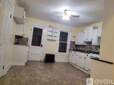 Main picture of 22 E Courtney St