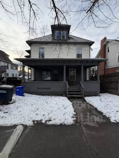 Main picture of 369 S Winooski Ave