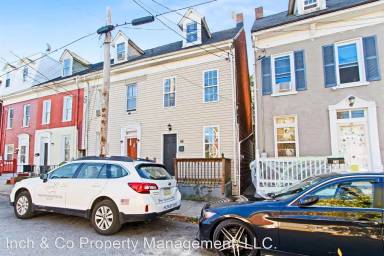 Main picture of 68 W Boundary Ave