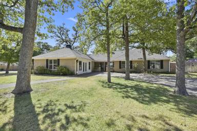 Main picture of 2701 Teakwood Ct