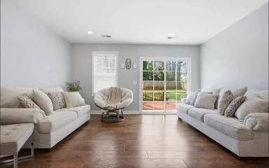 Main picture of 833 N Franklin Rd