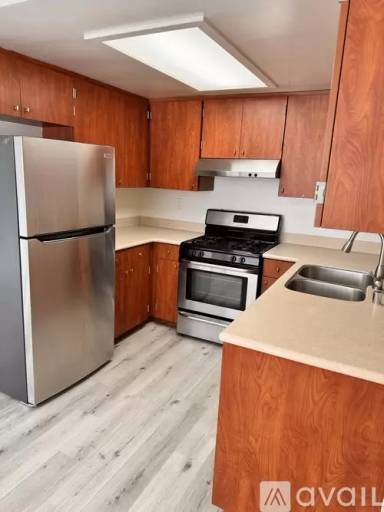 Main picture of 740 W 24th St