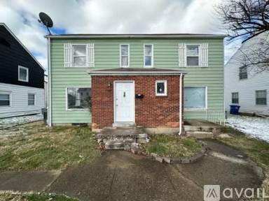 Main picture of 355 N Roosevelt Ave