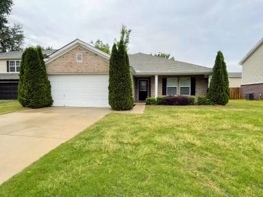 Main picture of 216 Millbury Ct