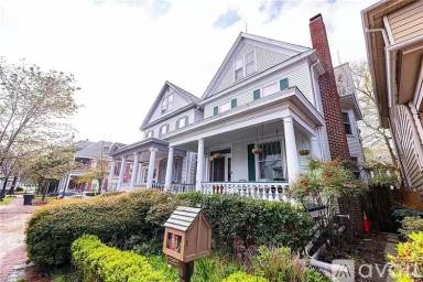 Main picture of 525 Hampton Pl
