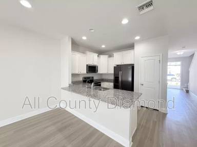 Main picture of 7682 Shadow Lake Dr