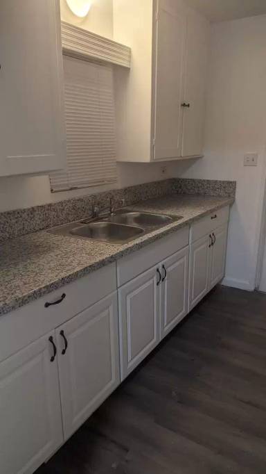 Main picture of 2221 Edwards Ave