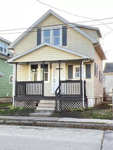 Main picture of 320 E 26th St