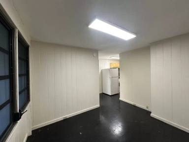 Main picture of 2374 Kapiolani Blvd