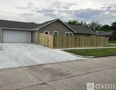 Main picture of 609 E 9th St