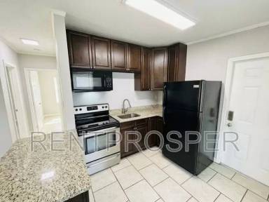 Main picture of 740 W Robinson St