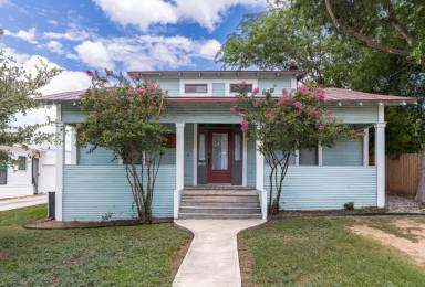 Main picture of 1121 E Crockett St